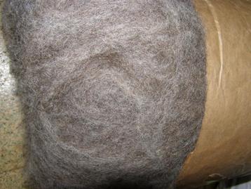 Schapenwol van het pommers landschaap spinnewiel vilten beschikbaar voor biedingen