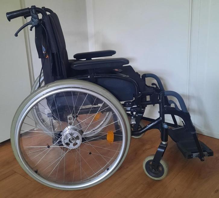 Rolstoel merk: Invacare, Diversen, Rolstoelen, Gebruikt, Handbewogen rolstoel, Inklapbaar, Ophalen