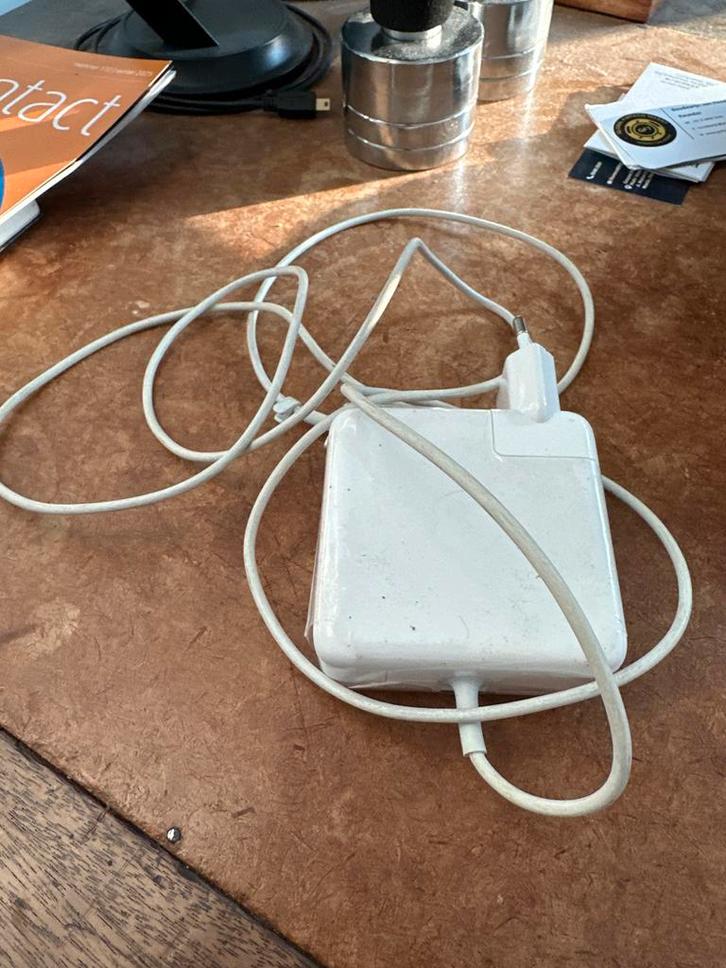 Apple MagSafe 2 60W Adapter - Perfect voor je MacBook!, Computers en Software, Laptop-opladers, Gebruikt, Ophalen of Verzenden