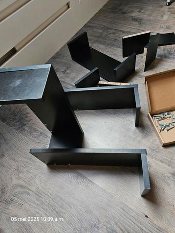 Klein creatief zwart Hoekkastje  ( uit te breiden) beschikbaar voor biedingen
