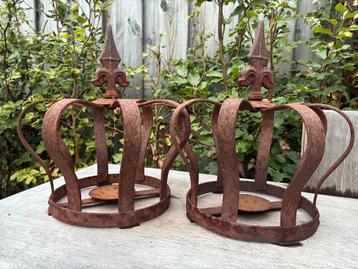 Brocante kronen 2 stuks beschikbaar voor biedingen