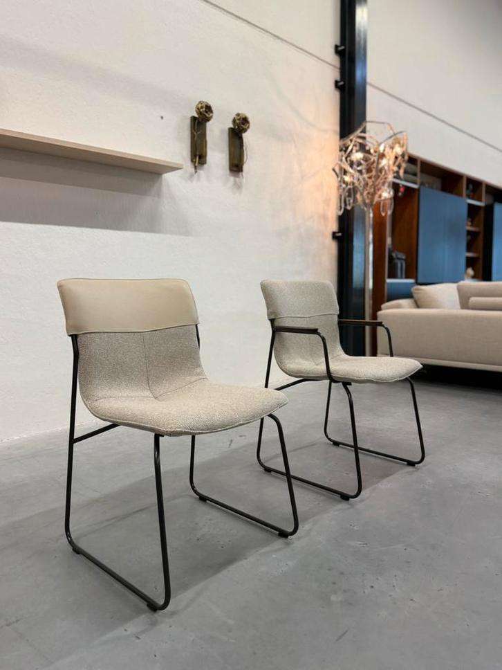 2 Nieuw Leolux Ditte eetkamerstoel loft stof design stoel, Huis en Inrichting, Stoelen, Nieuw, Twee, Stof, Ophalen of Verzenden