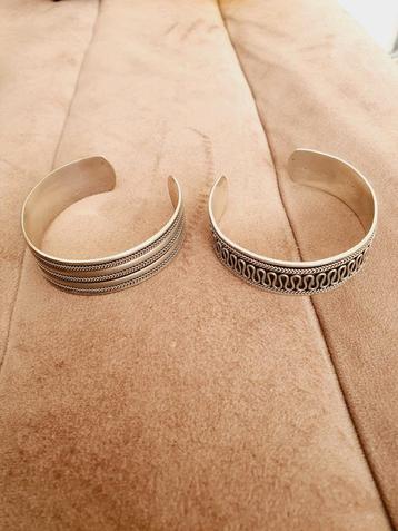 Antieke armbanden  beschikbaar voor biedingen