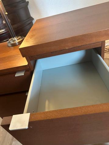 Bureau set (140cm) + 2 ladekasten + bureaustoel beschikbaar voor biedingen