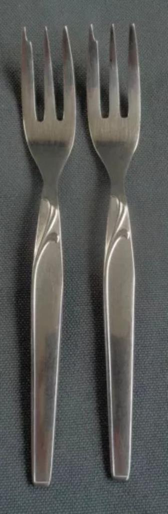 SOLA GZ PAOLA set 2 taartvorkjes gebaksvorkjes 12cm cake for, Huis en Inrichting, Keuken | Bestek, Zo goed als nieuw, Rvs of Chroom