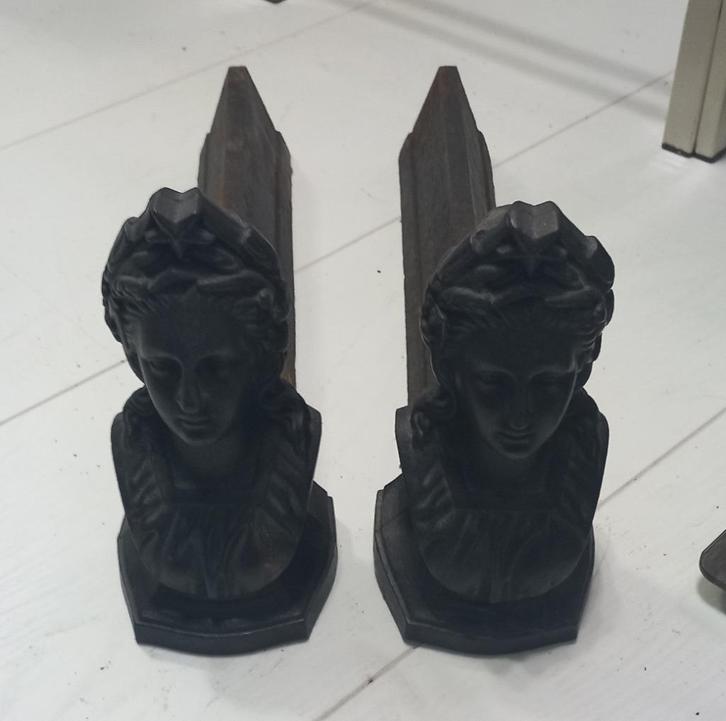 Zware gietijzeren set antieke haardblokken "dames", Huis en Inrichting, Haarden, Gebruikt, Ophalen of Verzenden