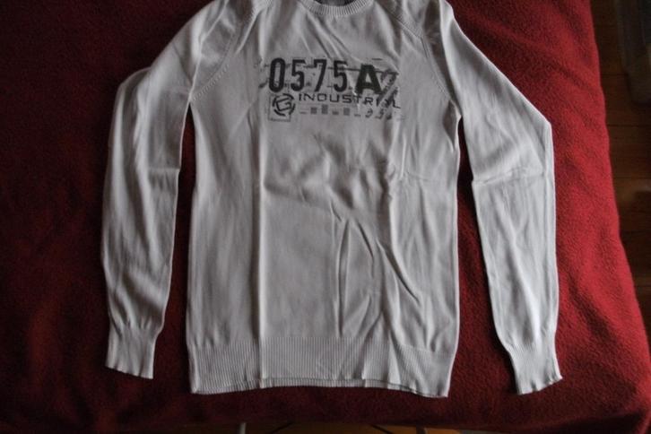 Witte trui met grijs/groene opdruk. Merk: JBC. Maat S., Kleding | Heren, Truien en Vesten, Zo goed als nieuw, Maat 46 (S) of kleiner