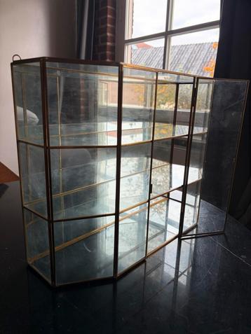 Glazen kast (sieraden) beschikbaar voor biedingen