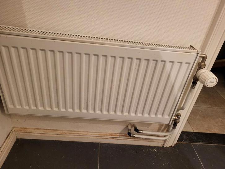 Radiator 80 cm x 40 cm en 100 cm x 60 cm Danfoss kleur Wit, Doe-het-zelf en Verbouw, Verwarming en Radiatoren, Zo goed als nieuw