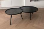 Set van 2 Zwarte Salontafels van woood, karwei, Rond, Zo goed als nieuw, Minder dan 50 cm, Overige houtsoorten