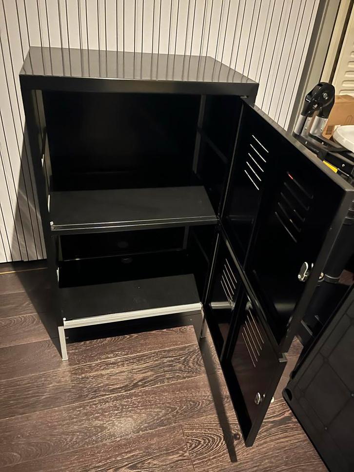 Zwarte IKEA lockerkast met extra plankjes, Huis en Inrichting, Kasten | Lockerkasten, Gebruikt, Ophalen