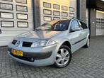 Renault Mégane Grand Tour 2.0 16V Priv. Comf. Clima Nwe APK!, Gebruikt, Zwart, 4 cilinders, Origineel Nederlands