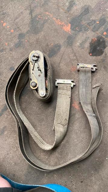 +/-100 stuks Spanbanden incl. Ratels sleufgatfitting beschikbaar voor biedingen