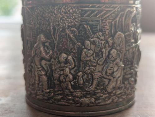 Antiek Zilverkleurig Doosje met Reliëf, Antiek en Kunst, Antiek | Woonaccessoires, Ophalen of Verzenden