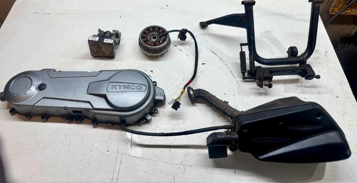 Veel onderdelen Kymco Agility 16+ 2020 euro4 brom, Fietsen en Brommers, Brommeronderdelen | Scooters, Gebruikt, Kymco, Kap, Ophalen of Verzenden