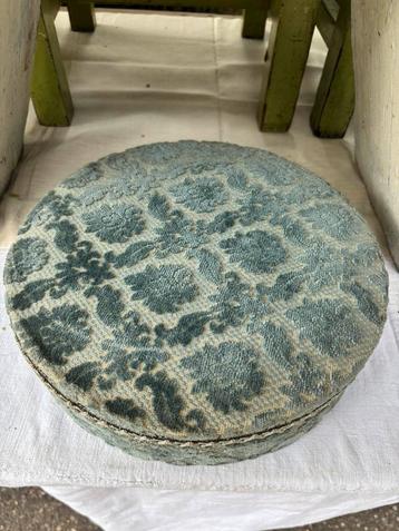 Blauwe stoffen doos carlotte antiek en brocante beschikbaar voor biedingen