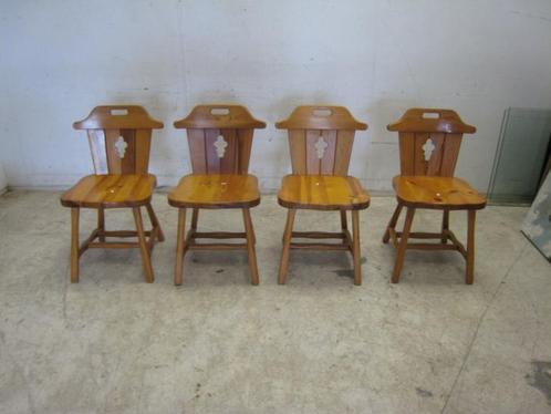 4 Jaren 70 vintage rustic Tyrolean brutalist stoelen, Huis en Inrichting, Stoelen, Gebruikt