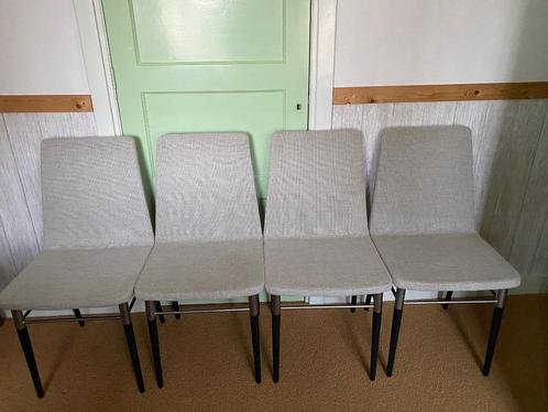 Eetkamerstoel 4 stuks, nauwelijks gebruikt, Huis en Inrichting, Stoelen, Zo goed als nieuw, Vier, Hout, Metaal, Stof, Wit, Ophalen