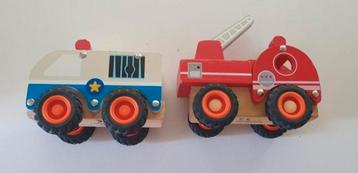 Houten politieauto en brandweer auto, voor peuters hema beschikbaar voor biedingen