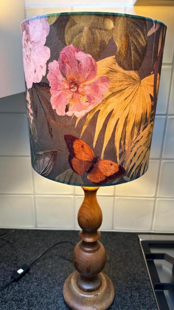 Tafel lamp, Huis en Inrichting, Lampen | Hanglampen, Zo goed als nieuw, 50 tot 75 cm, Hout, Stof, Ophalen
