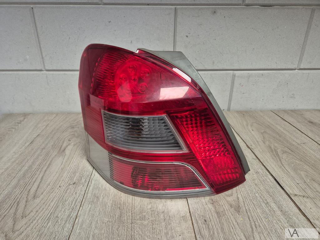 Toyota Yaris 2 2009 - 2012 facelift achterlicht met LED €50, Gebruikt, -, -, Ophalen of Verzenden