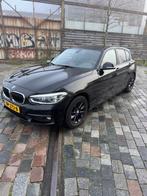 BMW 1-Serie 118i 136pk Aut 2018 (Zwart/zwart), Auto's, Zwart, 650 kg, Particulier, 1499 cc
