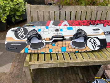 Flysurfer Radical 5 Kiteboard  (134x40) met bindingen beschikbaar voor biedingen