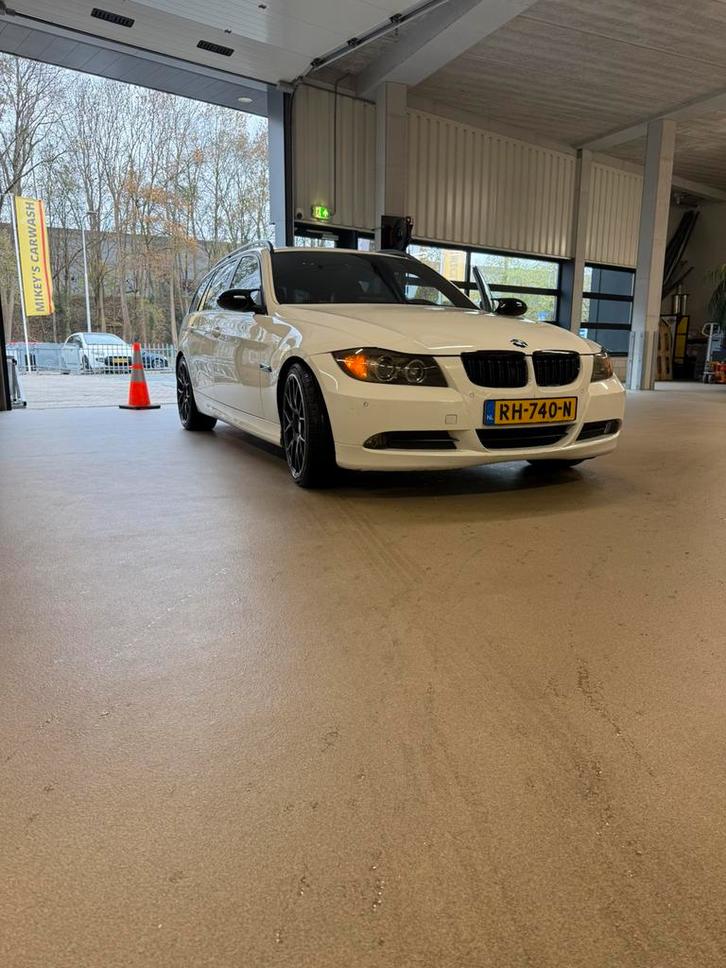 DEZE WEEK 3750 BMW 3-Serie 3.0 330D Touring AUT 2007 Wit M57, Auto's, BMW, Particulier, 3-Serie, Achteruitrijcamera, Airbags, Airconditioning