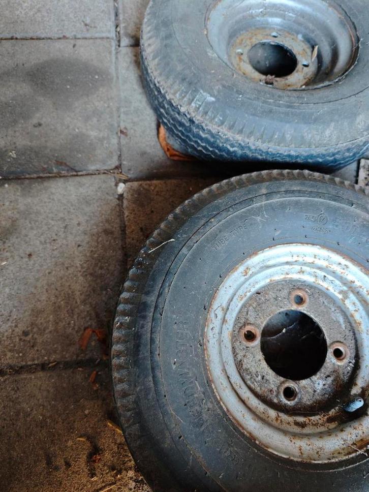 2 Trailerbanden velgen met bijna versleten banden.Vredestein, Auto diversen, Aanhangwagen-onderdelen, Ophalen