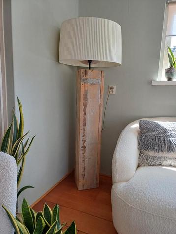 staande lamp beschikbaar voor biedingen