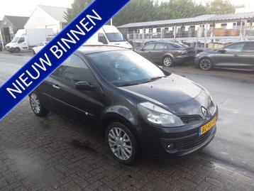 Renault Clio 1.6-16V Dynamique Luxe (bj 2005) beschikbaar voor biedingen