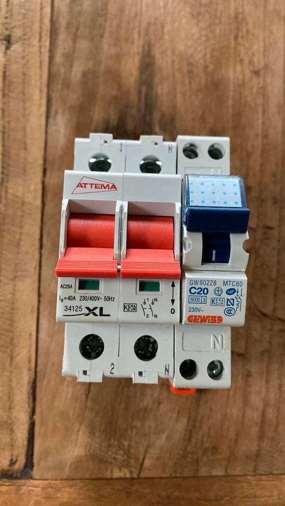 Attema Aardlekschakelaar & Gewiss Automaat, Doe-het-zelf en Verbouw, Elektra en Kabels, Gebruikt, Schakelaar, Ophalen of Verzenden