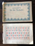 Oude borduurboekjes met cijfers en letters, Ophalen of Verzenden