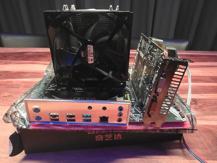 Krachtige Workstation Basis - Xeon E5-2680 V4 (14 Cores) +, Computers en Software, Moederborden, Zo goed als nieuw, DDR4, Ophalen of Verzenden