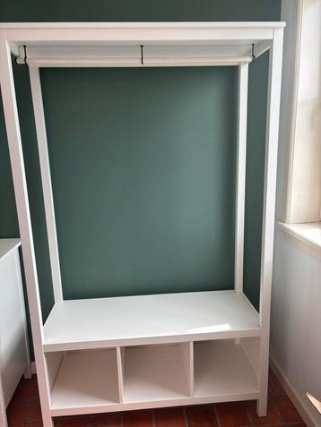 Leuke ‘garderobe’ kast beschikbaar voor biedingen