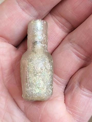 Romeins Syrisch vierkantig medicijnflesje bodemvondst  beschikbaar voor biedingen