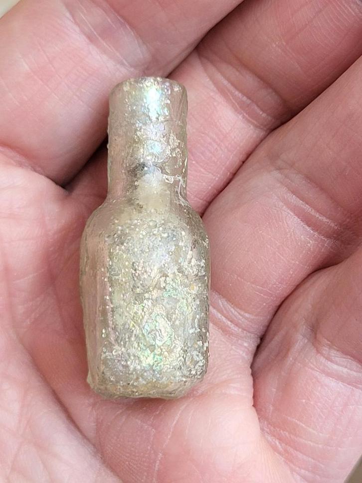 Romeins Syrisch vierkantig medicijnflesje bodemvondst, Antiek en Kunst, Antiek | Glas en Kristal, Ophalen of Verzenden