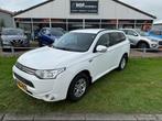 Mitsubishi Outlander 2.0 PHEV Business Edition 4WD / NAVI /, Auto's, Mitsubishi, Zwart, 4 cilinders, Leder en Stof, Wit