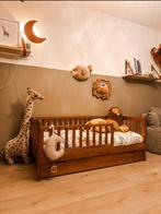 Peuterbed petitie amelie《plume》70x140 cm de kleur walnoot, Kinderen en Baby's, Kinderkamer | Bedden, Ophalen, 70 tot 85 cm, 140 tot 160 cm
