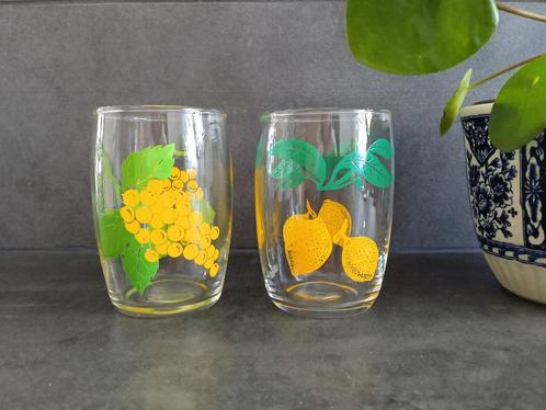 Vintage retro limonade glaasjes fruit decor, Huis en Inrichting, Keuken | Servies, Nieuw, Glas of Glazen, Overige stijlen, Glas