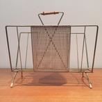 Vintage jaren 50 60 metaal rotan bamboe krantenrek Auböck, Huis en Inrichting, Gebruikt, Pilastro, Mathieu Mategot, Carl Aubock