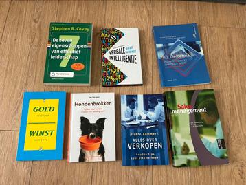 Zeven management verkoop boeken beschikbaar voor biedingen