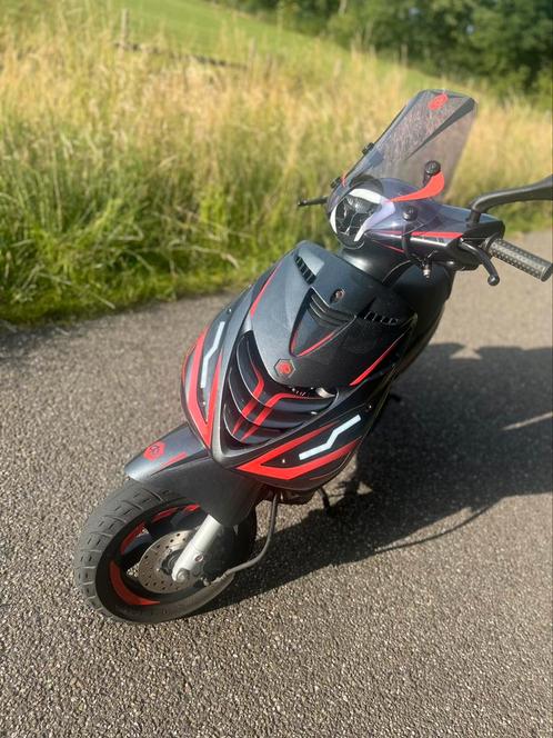 Piaggio Zip SP kappen, Audi RS antresiet grijs + stickerset, Fietsen en Brommers, Scooters | Piaggio, Zo goed als nieuw, Zip, Maximaal 45 km/u