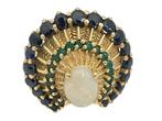 18 kt gouden pauwenring met saffier, smaragd, opaal. mt 20