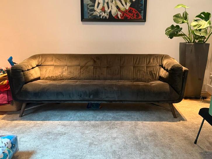 Design velour, velvet mosgroene Chesterfield bank (3-4 pers), Huis en Inrichting, Banken | Sofa's en Chaises Longues, Gebruikt