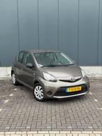 Toyota Aygo 1.0 12V Vvt-i 5DRS 2013 Bruin, Voorwielaandrijving, Stof, Bruin, 4 stoelen
