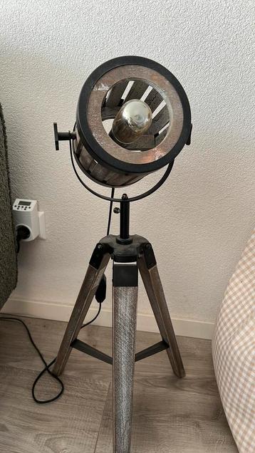Industriële lamp beschikbaar voor biedingen