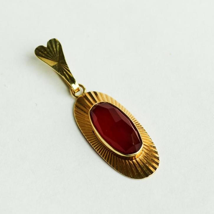 Vintage gouden bedel hanger met granaat goud 14 karaat, Sieraden, Tassen en Uiterlijk, Kettinghangers, Zo goed als nieuw, Overige materialen