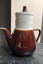 Porseleinen theepot met theezeef, merk Van Nelle, Antiek en Kunst, Antiek | Keramiek en Aardewerk, Ophalen of Verzenden