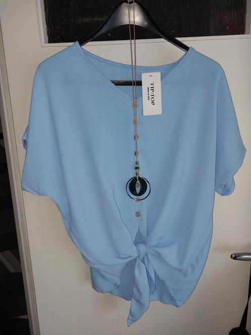 Nieuwe blouse met knoop en ketting, Kleding | Dames, Tops, Nieuw, Maat 42/44 (L), Blauw, Korte mouw, Ophalen of Verzenden